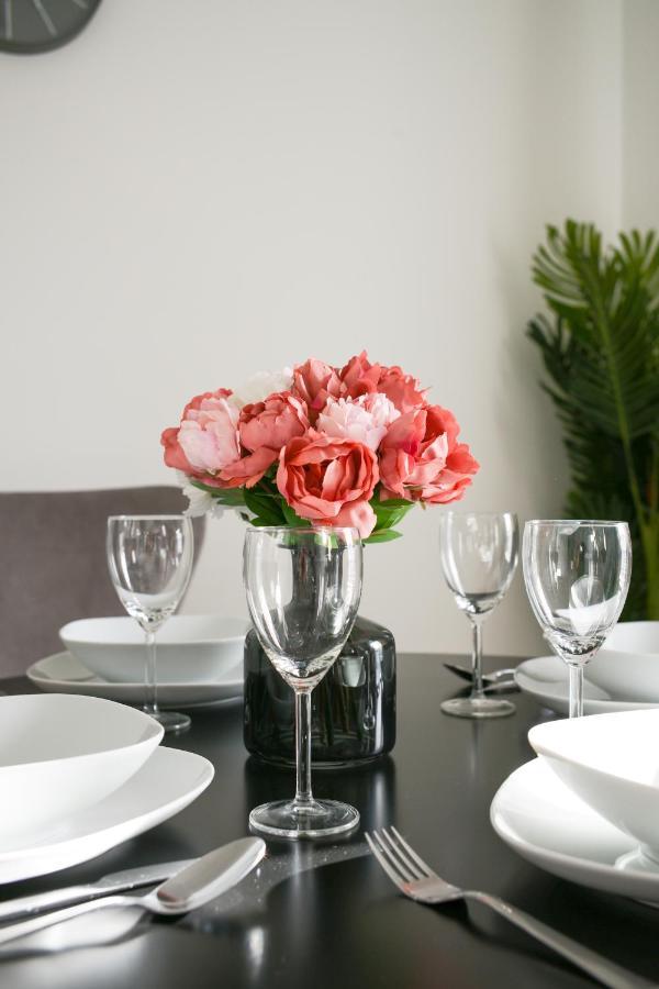 Suites By Rehoboth - Abbey Wood Station - London Zone 4 Eksteriør bilde